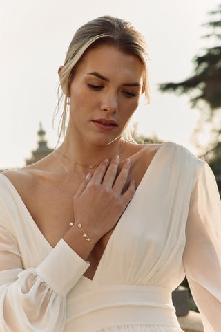 Hummingbird - Irregular pearl wedding bracelet