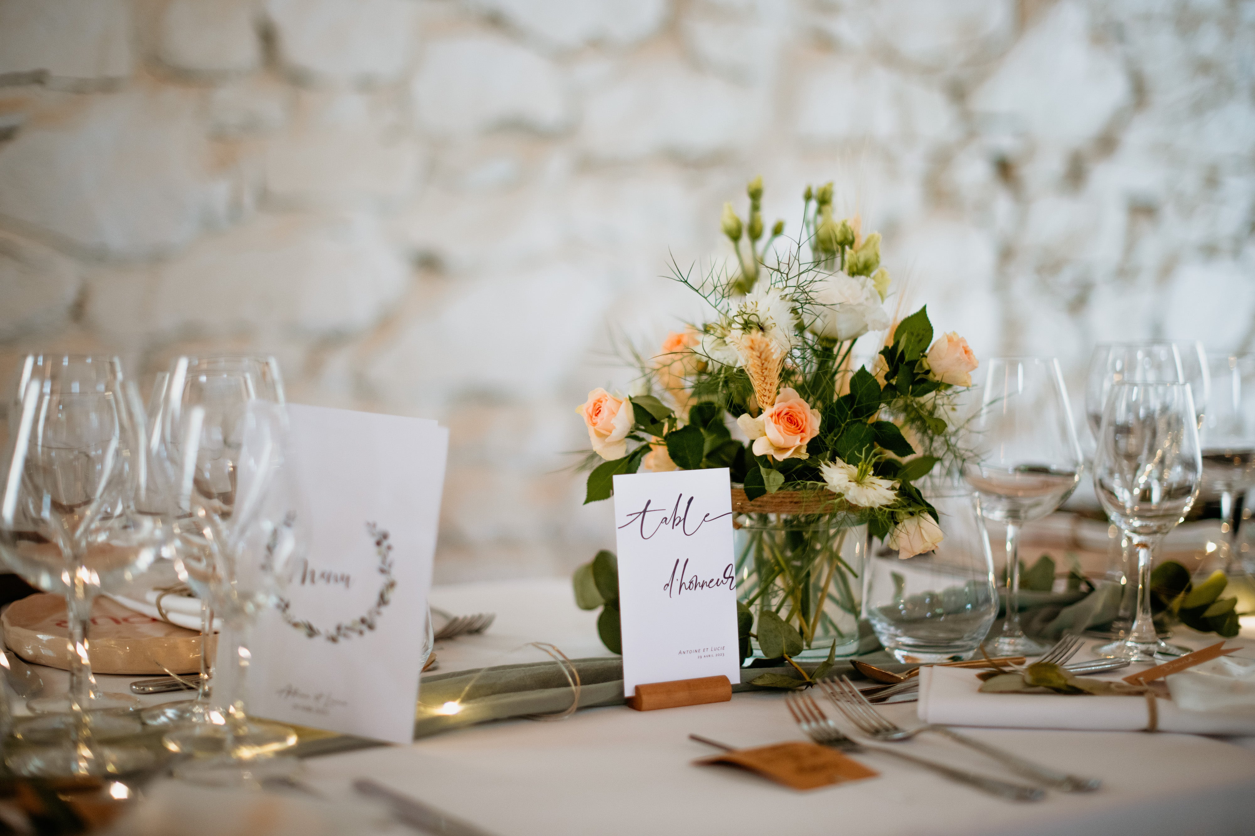 Photo de la décoration de table de la cérémonie de mariage