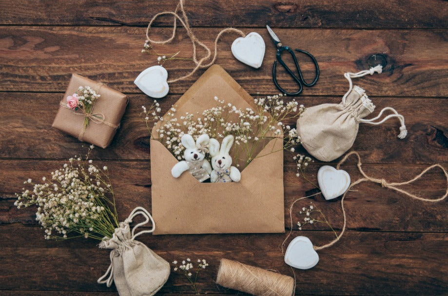 Invitation pour un mariage champêtre avec des fleurs fait maison