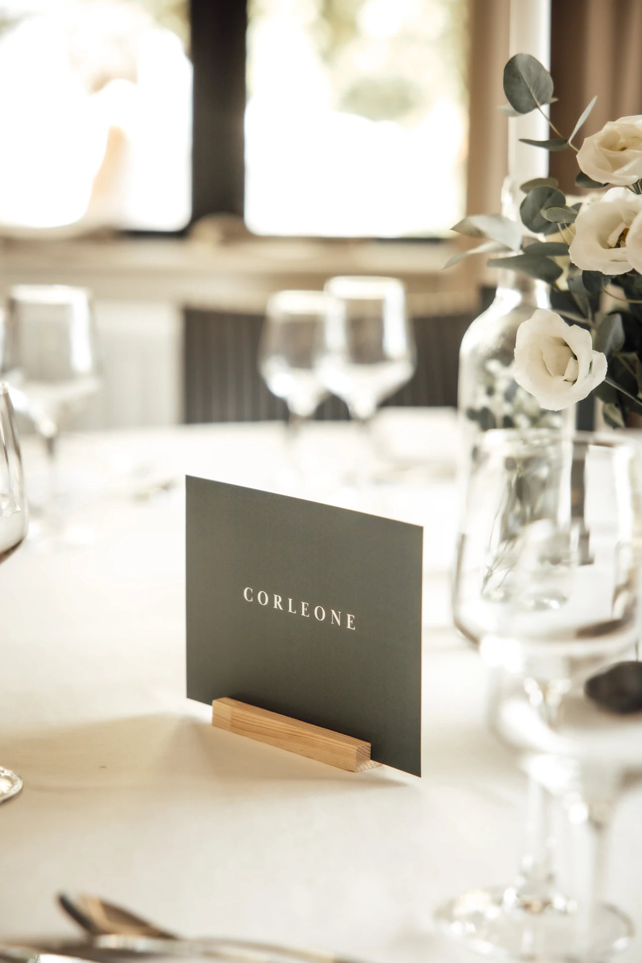 Menu de dos sur la table des invités du mariage