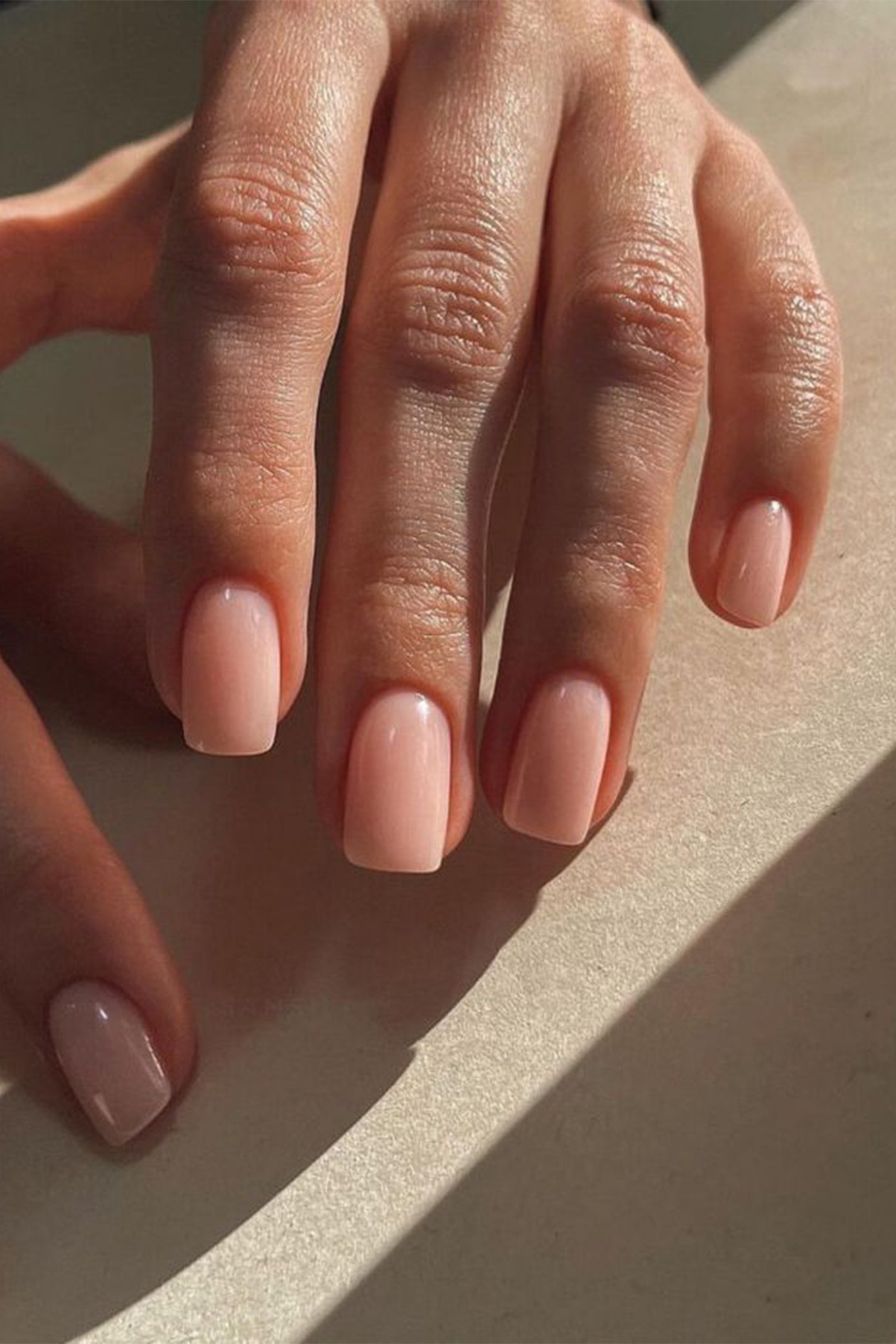 Ongles pour mariées naturels en forme carrés couleur nude