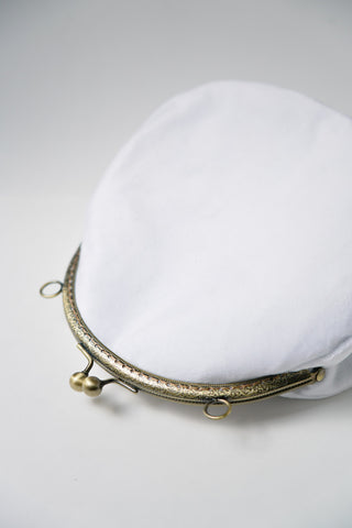Velours - Simple and elegant bridal clutch