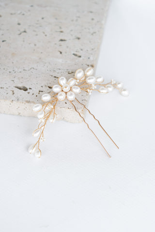 Némésie - Natural pearl hair-pin